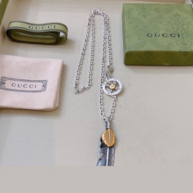 G*u*i necklaces